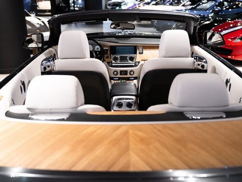 Used 2016 Rolls-Royce Dawn RWD image 32