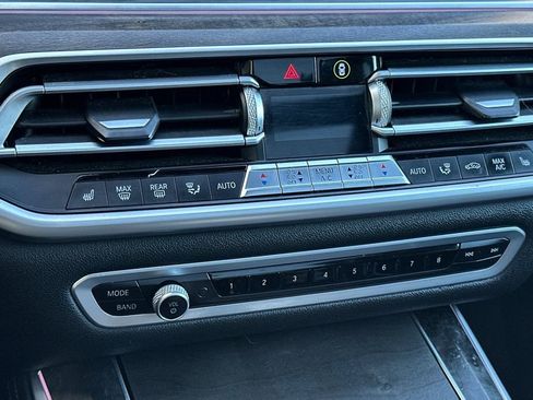 Used 2021 BMW X5 xDrive40i w/ M Sport Package image 24