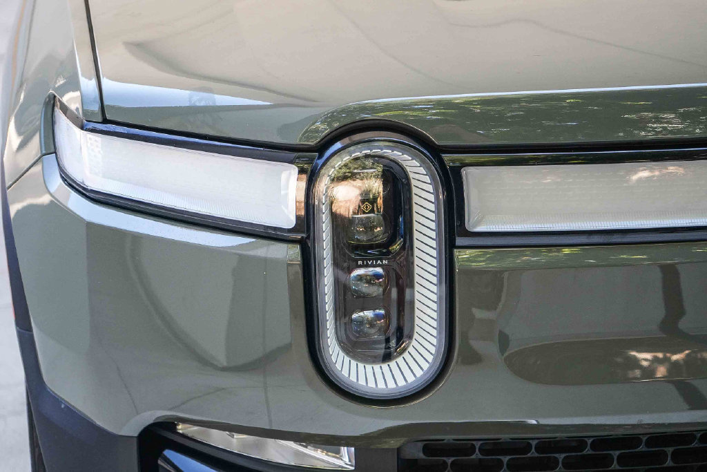Used 2024 Rivian R1S Launch Edition Quad AWD/4WD image 9