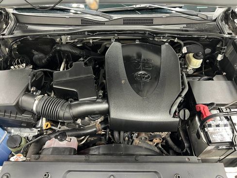 Used 2017 Toyota Tacoma Limited w/ Tow Package AWD/4WD image 30