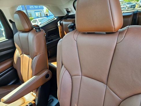 Used 2019 Subaru Ascent Touring w/ Popular Package #3 AWD/4WD image 15