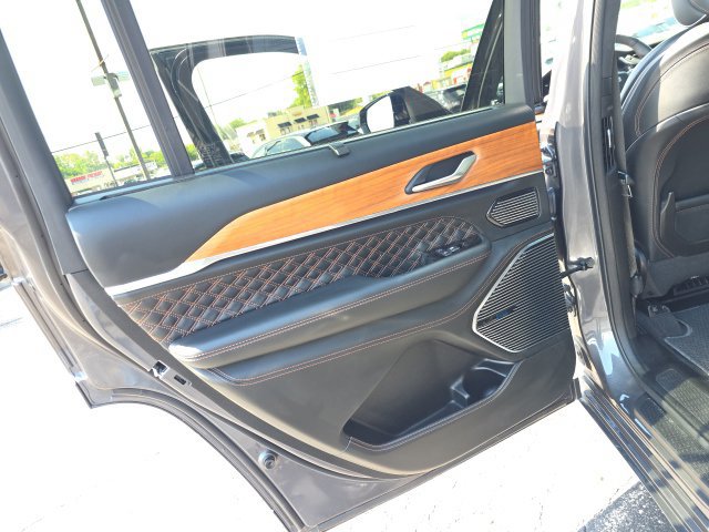 Used 2024 Jeep Grand Cherokee L Summit AWD/4WD image 29