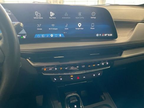 Used 2024 Cadillac XT4 Premium Luxury w/ Technology Package FWD image 18