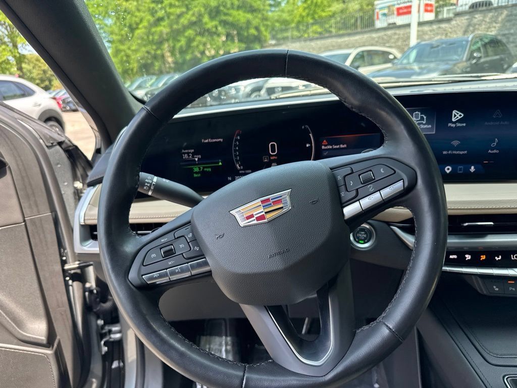 Used 2024 Cadillac XT4 Luxury w/ Cold Weather Package FWD image 14