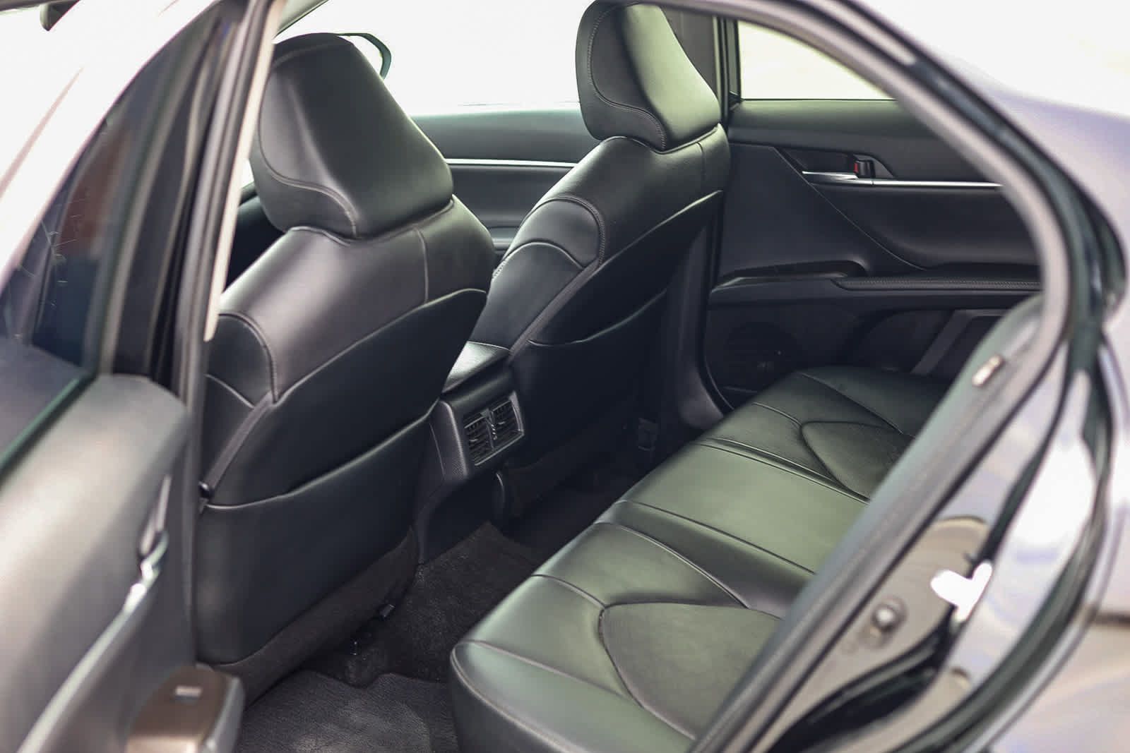 Used 2021 Toyota Camry XSE w/ Carpet Mat Package (TMS) FWD image 16