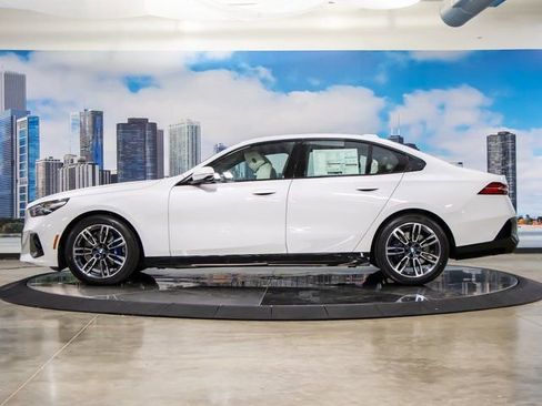 Used 2026 BMW 530i xDrive w/ M Sport Package AWD/4WD image 6