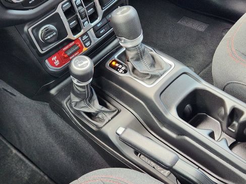 Used 2025 Jeep Wrangler Unlimited Rubicon AWD/4WD image 20