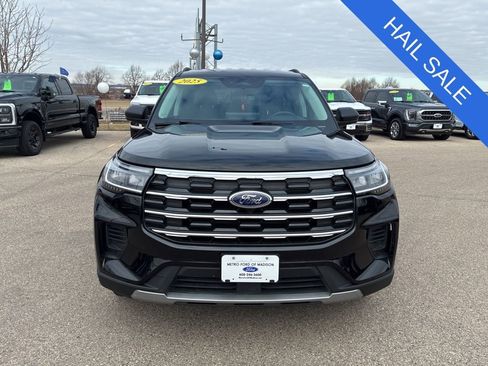 Used 2025 Ford Explorer Active AWD/4WD image 3