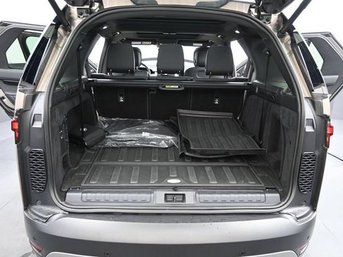 Used 2025 Land Rover Discovery S AWD/4WD image 16