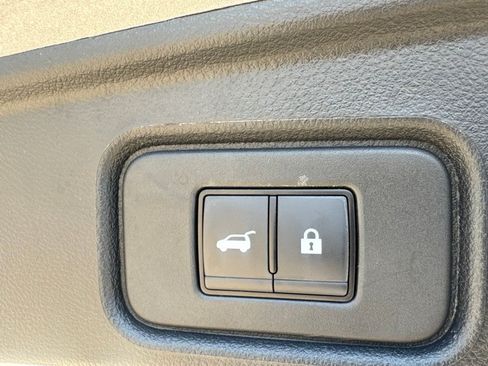 Used 2025 Nissan Pathfinder SV FWD image 35