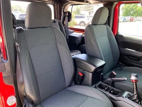 Used 2024 Jeep Wrangler Sport AWD/4WD image 9
