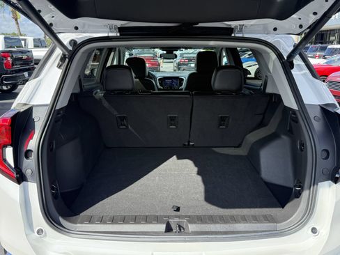Used 2023 GMC Terrain SLT w/ Infotainment Package II FWD image 11