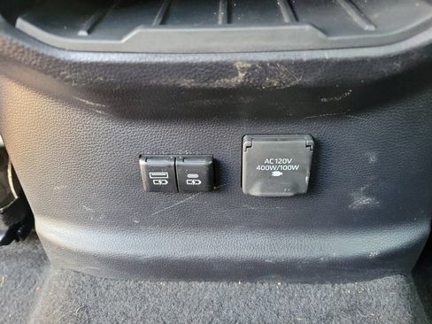 Used 2025 Toyota Tundra Limited AWD/4WD image 9