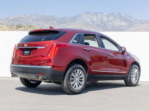 Used 2017 Cadillac XT5 Luxury w/ Driver Awareness Package FWD image 11
