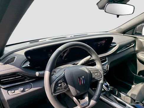 Used 2025 Buick Envista Sport Touring w/ Convenience II Package image 11