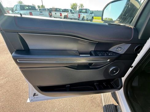 Used 2019 Ford Expedition Limited w/ Equipment Group 303A AWD/4WD image 17