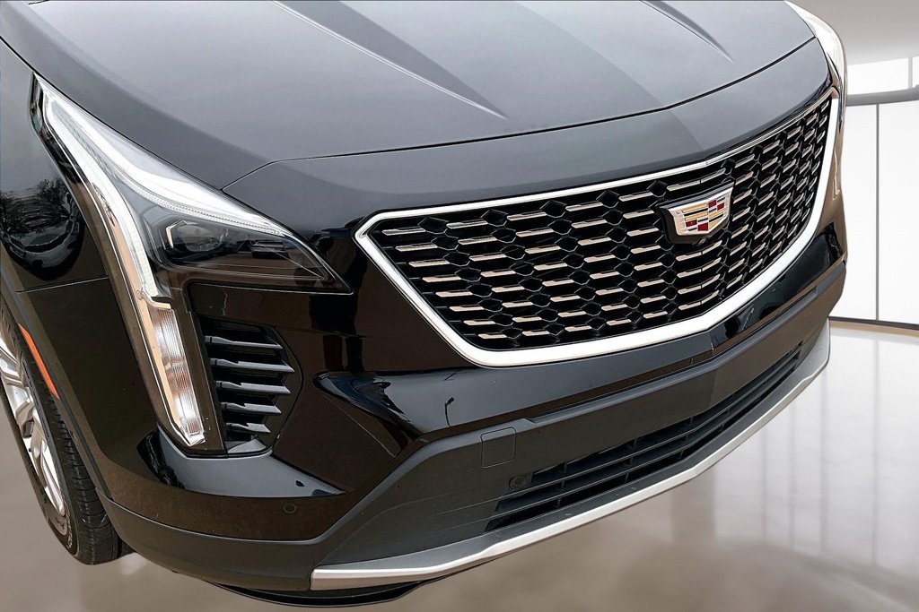 Used 2023 Cadillac XT4 Premium Luxury w/ Enhanced Visibility Package FWD image 30