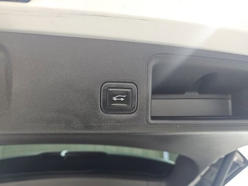 Used 2020 GMC Terrain SLT w/ Preferred Package image 17