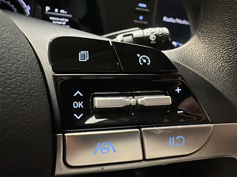 Used 2023 Hyundai Elantra Blue image 21