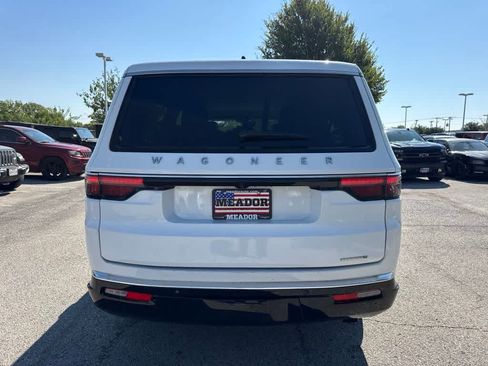 Used 2024 Jeep Wagoneer L Series II w/ Flexible Seating Group RWD image 4