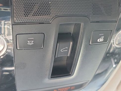 Used 2022 Kia Sorento EX w/ Panoramic Sunroof Package image 19