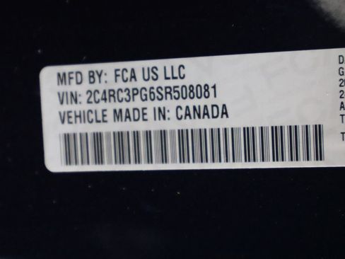 Used 2025 Chrysler Pacifica Pinnacle w/ Trailer Tow Group AWD/4WD image 42