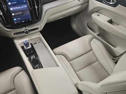 Used 2024 Volvo XC60 T8 Ultimate w/ Climate Package image 16