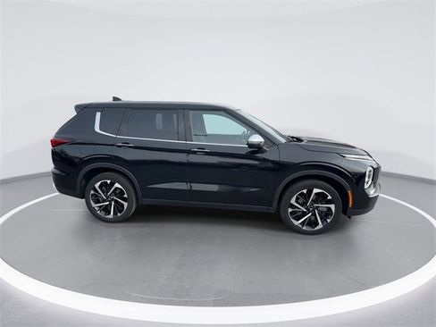 Used 2023 Mitsubishi Outlander SE image 8