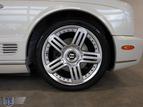 Used 2010 Bentley Azure T RWD image 36