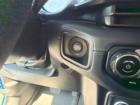 Used 2024 Jeep Gladiator Rubicon w/ Convenience Group AWD/4WD image 28