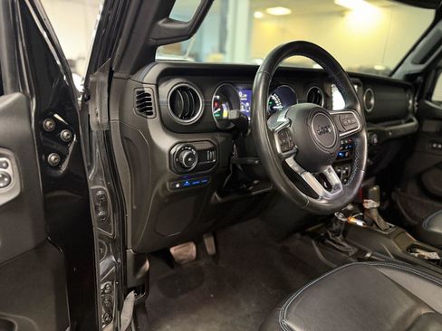 Used 2023 Jeep Wrangler Unlimited Rubicon 4xe w/ Cold Weather Group AWD/4WD image 14