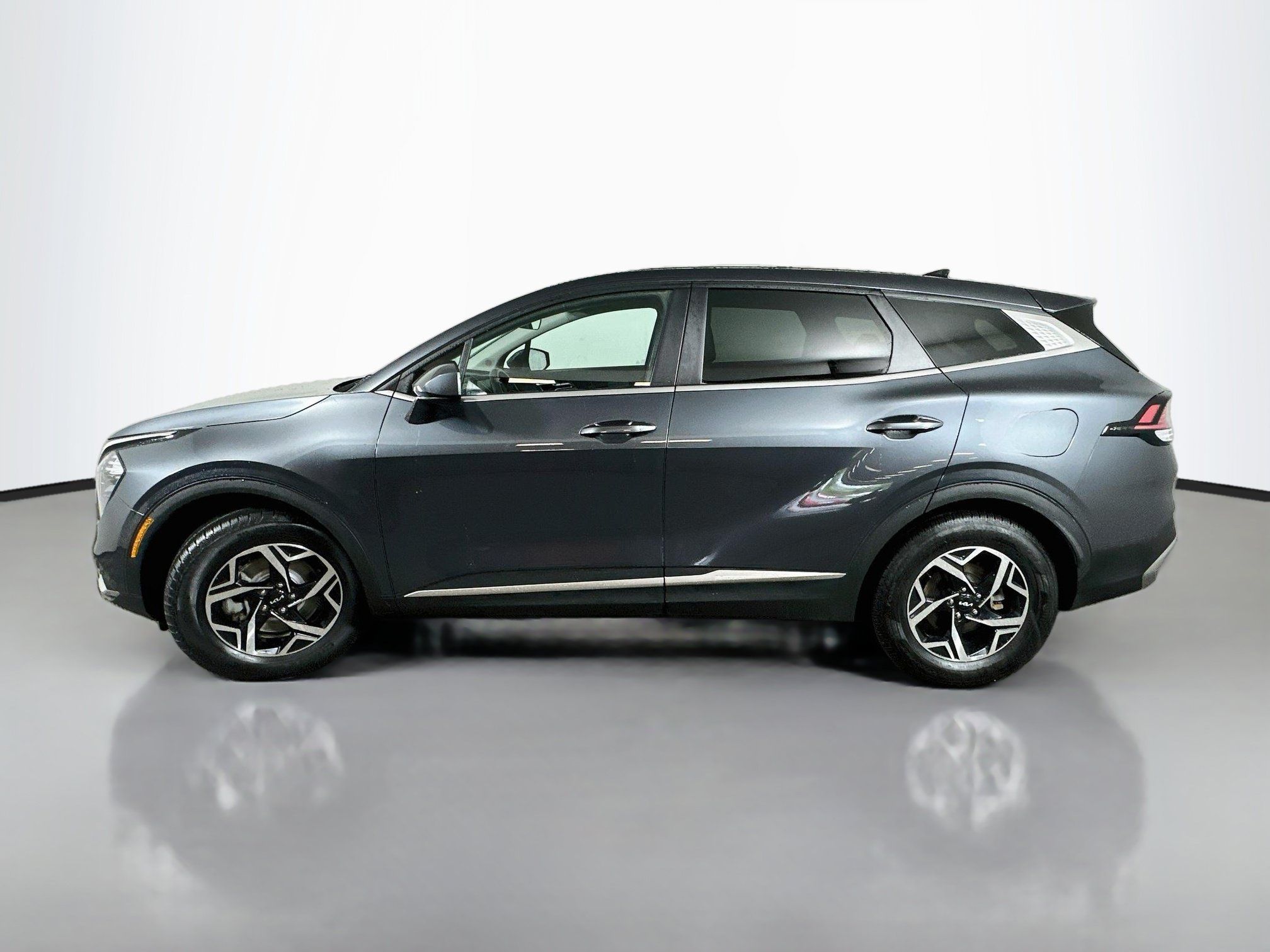 Used 2023 Kia Sportage LX FWD image 4