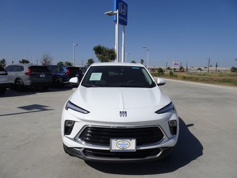 Used 2024 Buick Encore GX Preferred w/ Comfort Package image 2