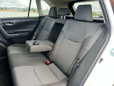Used 2025 Toyota RAV4 XLE image 16