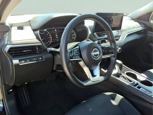 Used 2023 Nissan Altima 2.5 SV w/ SV Premium Package FWD image 13