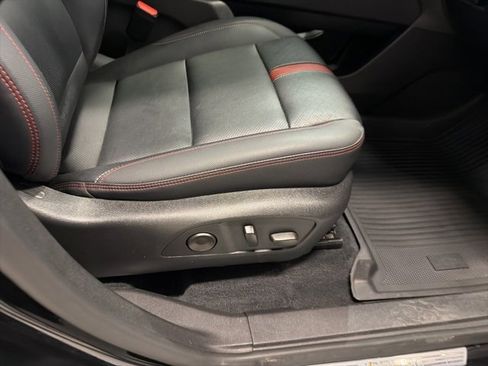 Used 2024 Chevrolet Traverse RS image 17