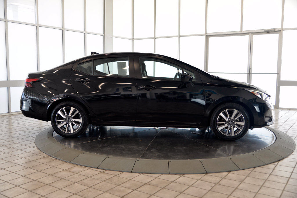 Used 2023 Nissan Versa SV FWD image 9