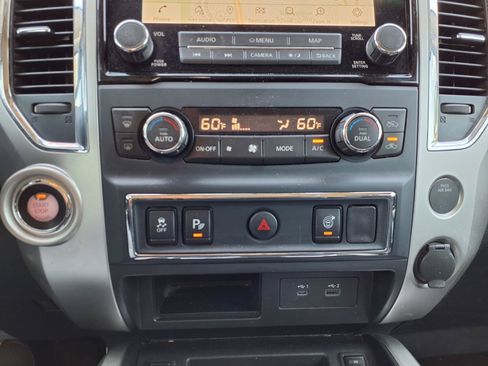 Used 2021 Nissan Titan SV w/ SV Convenience Package RWD image 24
