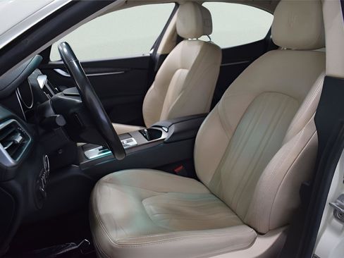 Used 2014 Maserati Ghibli RWD image 9