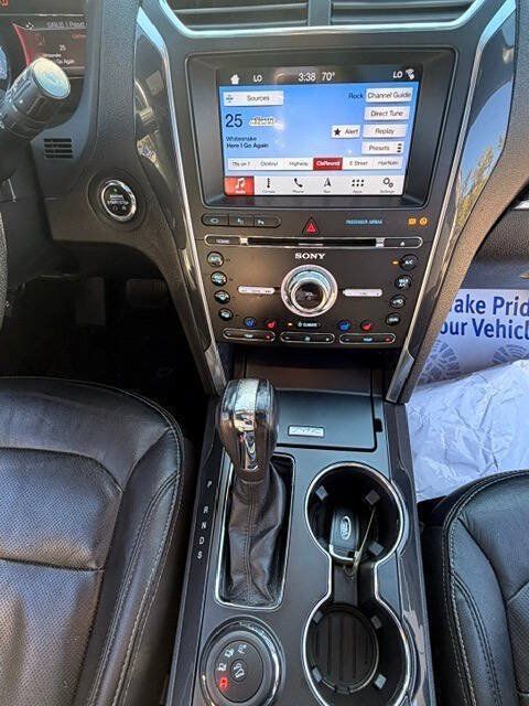 Used 2018 Ford Explorer Limited w/ Equipment Group 301A AWD/4WD image 15