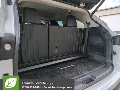 Used 2023 Toyota Highlander XLE AWD/4WD image 29