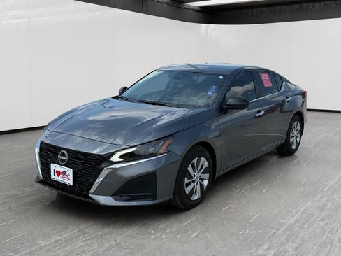 Used 2025 Nissan Altima 2.5 S FWD image 1