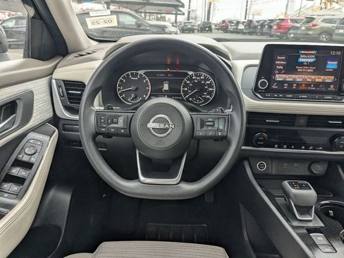 Used 2023 Nissan Rogue SV image 16