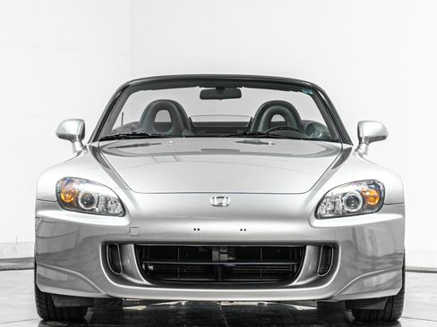 Used 2004 Honda S2000 image 4