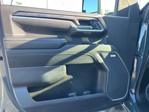 Certified 2025 Chevrolet Silverado 2500 LTZ w/ LTZ Convenience Package image 11