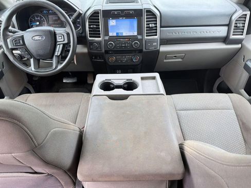 Used 2017 Ford F250 XLT w/ XLT Premium Package AWD/4WD image 15