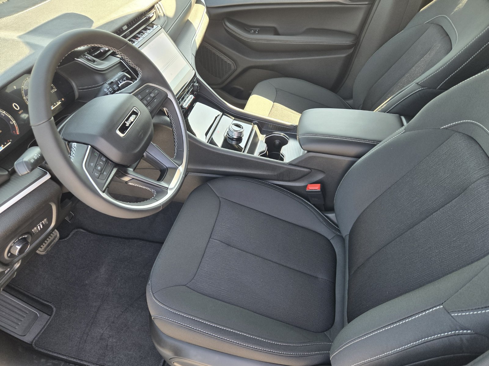 New 2027 Jeep Grand Cherokee Laredo X RWD image 13