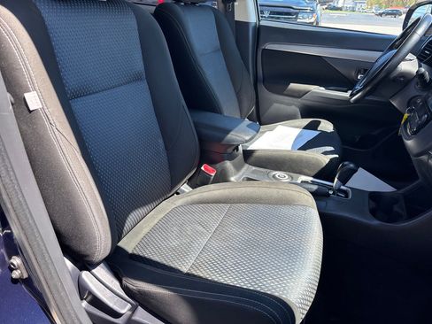 Used 2016 Mitsubishi Outlander SE image 16
