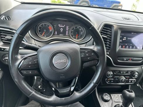 Used 2019 Jeep Cherokee Latitude Plus AWD/4WD image 21