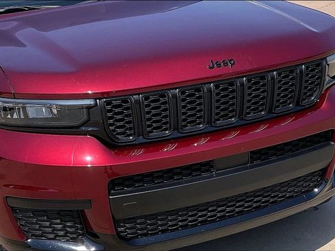 Used 2023 Jeep Grand Cherokee L Altitude AWD/4WD image 31